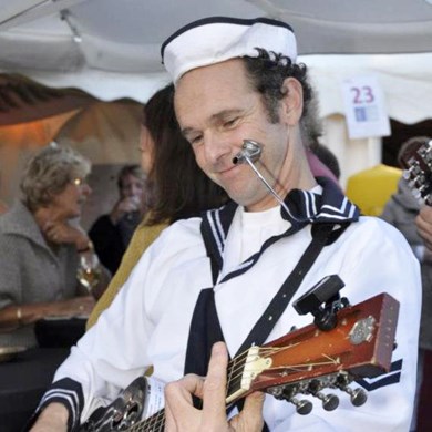 Maritieme evenementen - muziek - zingende matroos - solo muzikant - SAIL 2015 - zeeman liedjes zee - texel (1)