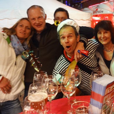 zingende matroos - solo muzikant - SAIL 2015 - zeeman liedjes zee - muziek drank vrouwen