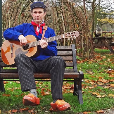 ZINGEND BOERTJE - boerderij boer klomp pauw liedjes - dierenliedjes - kinderliedjes - solo muzikant (1).jpg