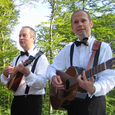 bruiloft_muziek-stijlvol-akoestisch-mobiel-muzikanten-duo-zwartwit-paratata