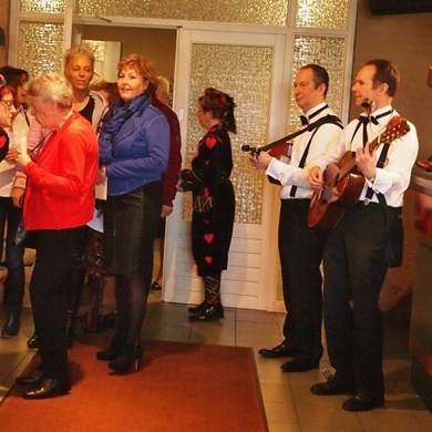 receptie muziek stijlvol akoestisch mobiel muzikanten duo zwartwit Paratata