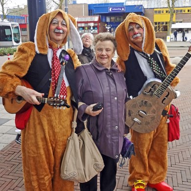 zingende-paashazen-muzikanten-pasen-akoestische-mobiele-muziek-muzikale-paashazen
