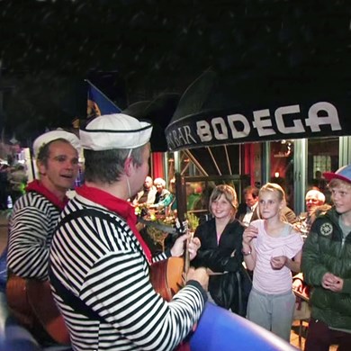 muzikale matrozenboot - SAIL 2015 - zingende matrozen - muzikanten duo - zeemansliederen (4)