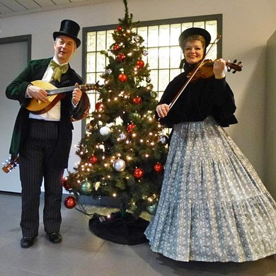 DICKENS MUSE muzikanten duo muziek akoestisch mobiel kerst kerstmis Breda