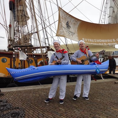 SAIL 2015 - zingende matrozen - muzikale matrozenboot - muzikanten duo - zeemansliederen - Den Helder (2)