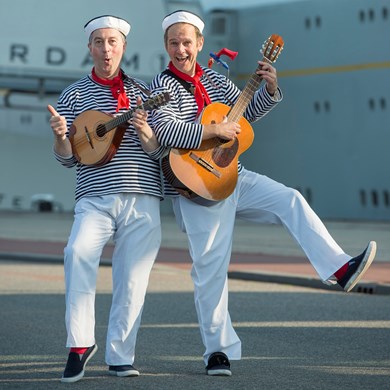 SAIL 2015 - zingende matrozen - muzikanten duo - zeeman liedjes zee