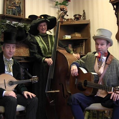 DICKENS MUSE muzikanten trio muziek akoestisch mobiel kasteel