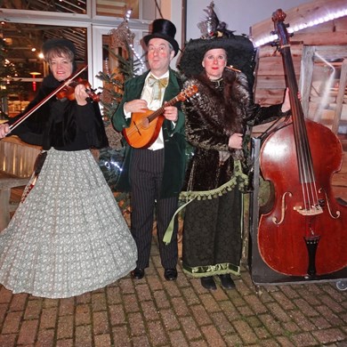 Oegstgeest La France DICKENS MUSE muzikanten trio kerstmis kerst muziek akoestisch mobiel